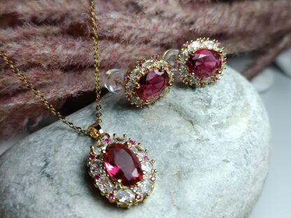 Rosette steel necklace with red stone together with earrings (CODE:027451)