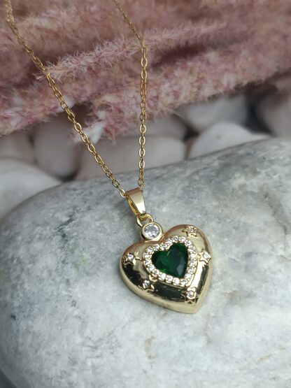 Steel necklace with a heart decorated with a green crystal in the center (CODE: 003003)