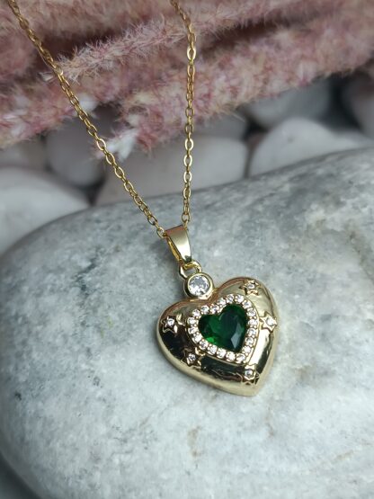 Steel necklace with a heart decorated with a green crystal in the center (CODE: 003003)