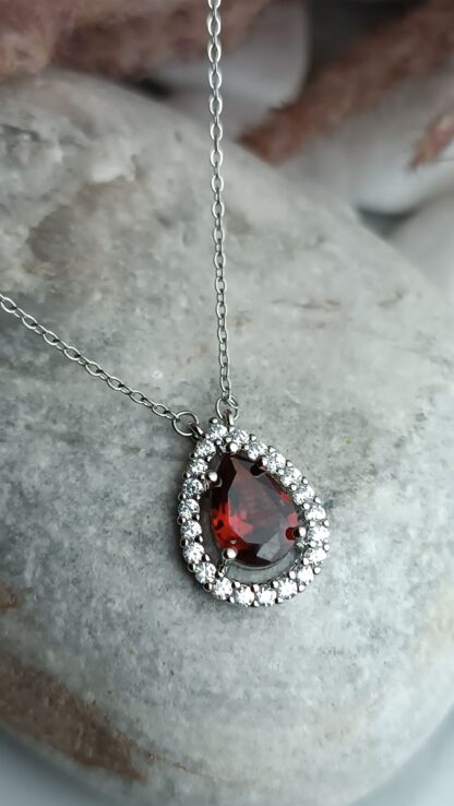 Stainless steel teardrop necklace with zircon stones (CODE: 0606)