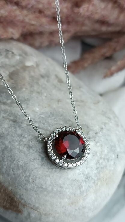 Steel necklace, rosette with zircon (CODE: 0404)