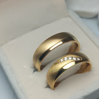 Pair of glossy wedding rings with matte wave CODE: (00331)