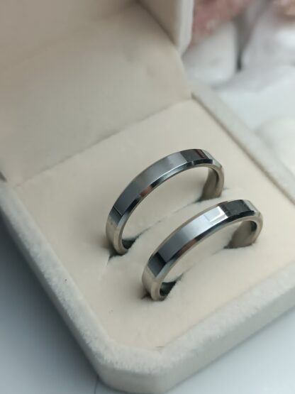 Pair of classic wedding rings made of polished steel 4 mm (CODE: 22201)