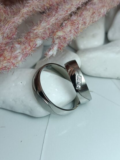 Pair of glossy wedding rings with matte wave CODE: (00331)