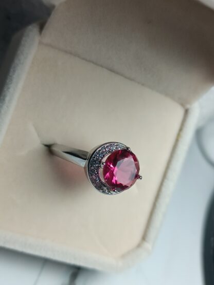 Ring with fuchsia stones Zircon steel (CODE: 22008)