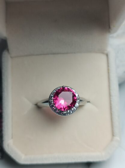 Ring with fuchsia stones Zircon steel (CODE: 22008)