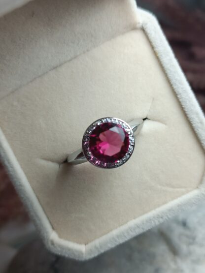 Ring with fuchsia stones Zircon steel (CODE: 22008)