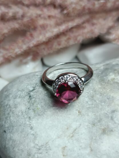 Ring with fuchsia stones Zircon steel (CODE: 22008)