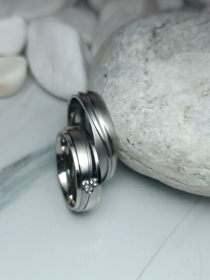 Pair of wedding rings with matte finish (CODE: 85201)