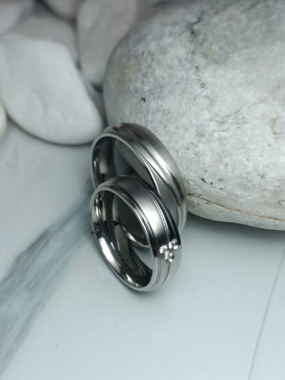 Pair of wedding rings with matte finish (CODE: 85201)