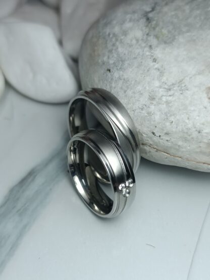 Pair of wedding rings with matte finish (CODE: 85201)