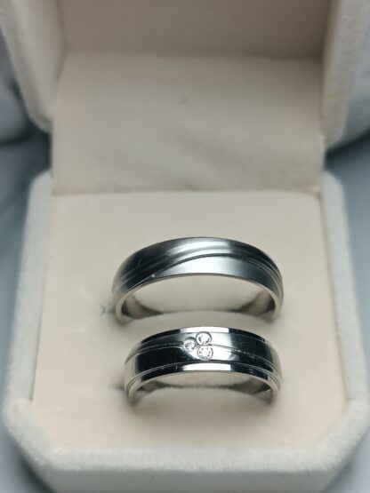 Pair of wedding rings with matte finish (CODE: 85201)