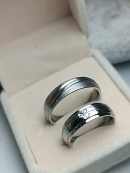 Pair of wedding rings with matte finish (CODE: 85201)