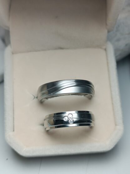 Pair of wedding rings with matte finish (CODE: 85201)