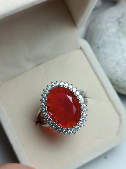 Silver 925 ring with white zircon stones and red (CODE: 00448)