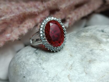 Silver 925 ring with white zircon stones and red (CODE: 00448)