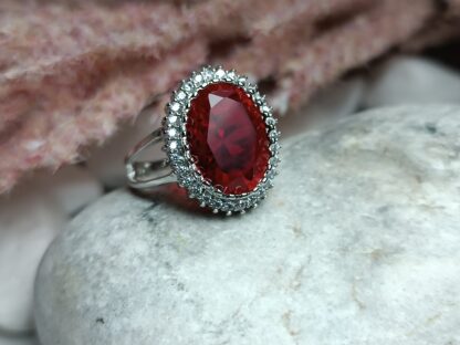 Silver 925 ring with white zircon stones and red (CODE: 00448)