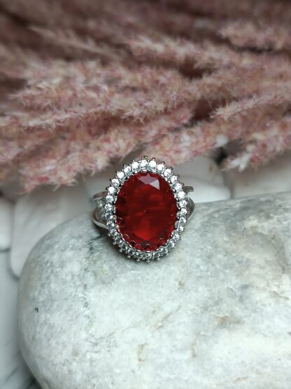 Silver 925 ring with white zircon stones and red (CODE: 00448)