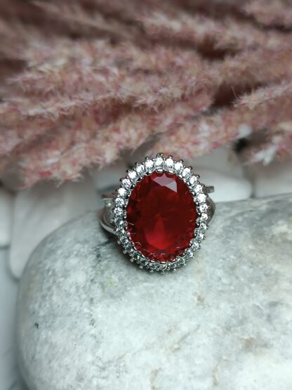 Silver 925 ring with white zircon stones and red (CODE: 00448)