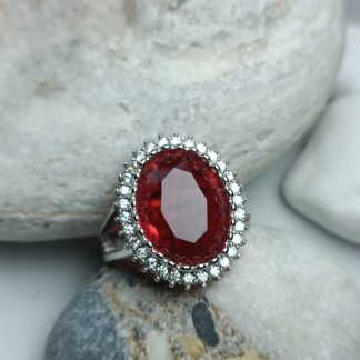 Silver 925 ring with white zircon stones and red (CODE: 00448)