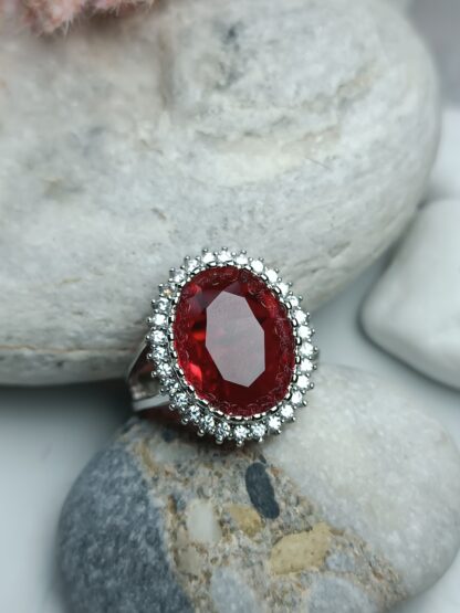 Silver 925 ring with white zircon stones and red (CODE: 00448)