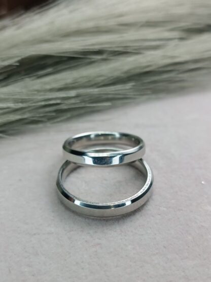 Pair of classic polished wedding rings (CODE:22201)