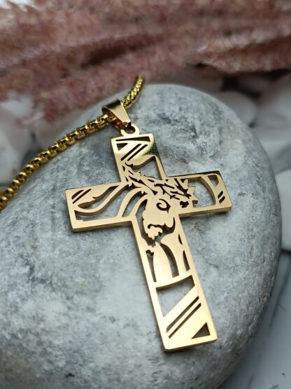 Steel cross with chain in gold color (CODE: 005100)