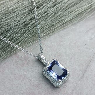 Necklace with blue crystal (CODE:083)