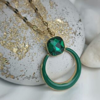 Κολιέ με Πράσινο Κρύσταλλο & Μισοφέγγαρο Σμάλτο – Χρυσό Ατσάλινο Κρεμαστό (ΚΩΔ:092) Κολιέ με Πράσινο Κρύσταλλο & Μισοφέγγαρο Σμάλτο – Χρυσό Ατσάλινο Κρεμαστό (ΚΩΔ:092)