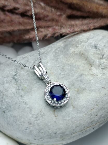 Necklace with blue crystal (CODE:083)