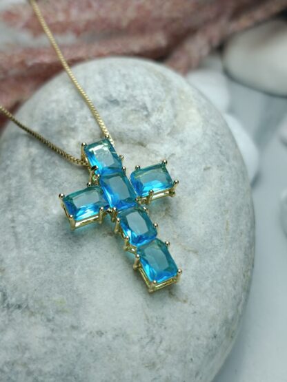 Women's cross with blue zircons with chain (CODE: 0012)