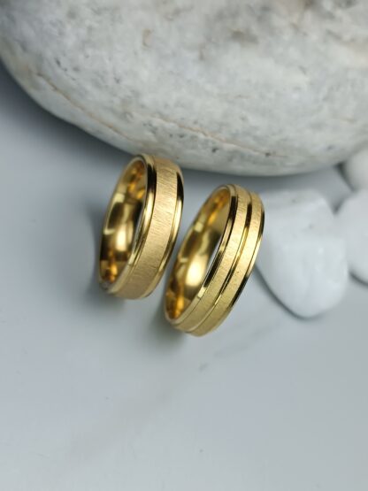 Pair of glossy wedding rings, matte finish (CODE: 8023)