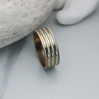 Ring with charm, polished details (CODE: 8049)