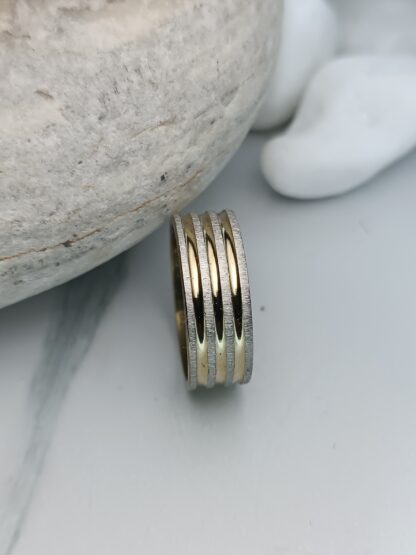 Ring with charm, polished details (CODE: 8048)