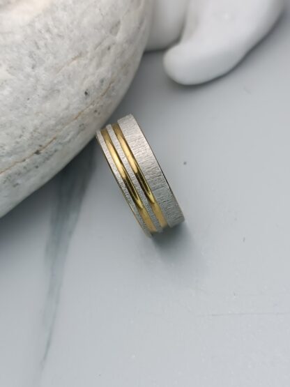 Ring with charm, polished details (CODE: 8049)