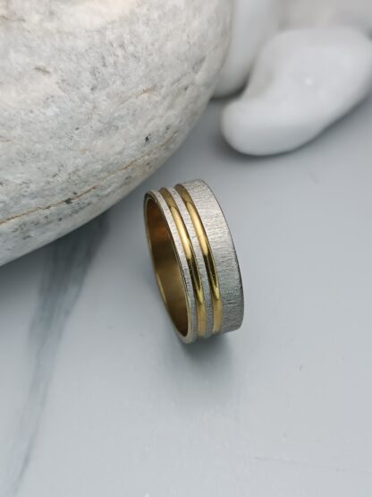 Ring with charm, polished details (CODE: 8049)