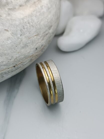 Ring with charm, polished details (CODE: 8049)