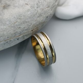 Ring with charm, polished details (CODE: 8049)