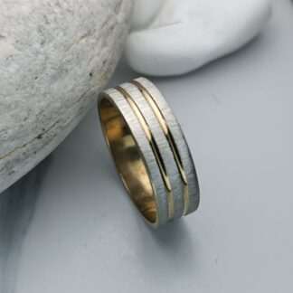 Ring with charm, polished details (CODE: 8052)