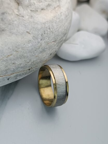 Ring with charm, polished details (CODE: 8052)