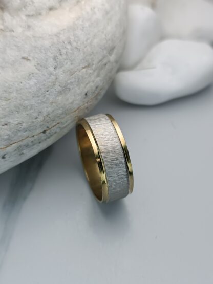 Ring with charm, polished details (CODE: 8052)