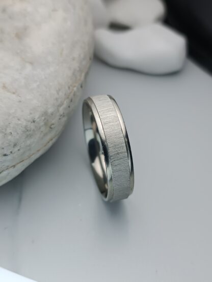 Ring with charm, polished details (CODE: 8053)