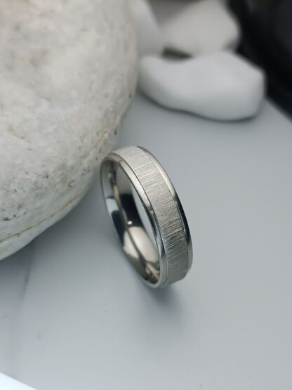 Ring with charm, polished details (CODE: 8053)