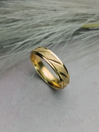 Ring with matte finish (CODE: 8059)