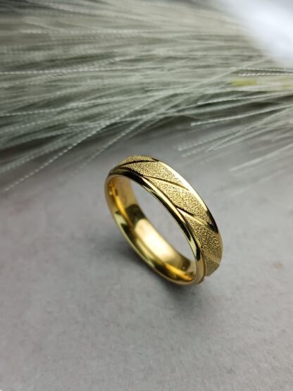 Ring with matte finish (CODE: 8059)