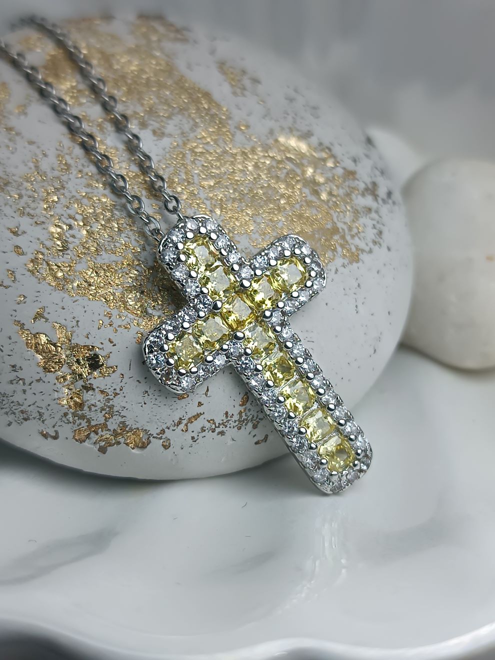 Σταυρός από Ατσάλι με Κίτρινους Λευκούς Κρυστάλλους(ΚΩΔ:8061) Σταυρός από Ατσάλι με Κίτρινους Λευκούς Κρυστάλλους(ΚΩΔ:8061)