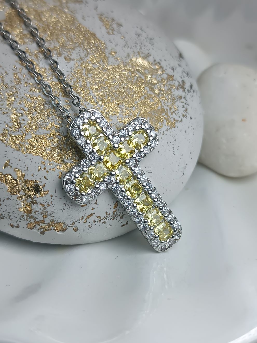 Σταυρός από Ατσάλι με Κίτρινους Λευκούς Κρυστάλλους(ΚΩΔ:8061) Σταυρός από Ατσάλι με Κίτρινους Λευκούς Κρυστάλλους(ΚΩΔ:8061)