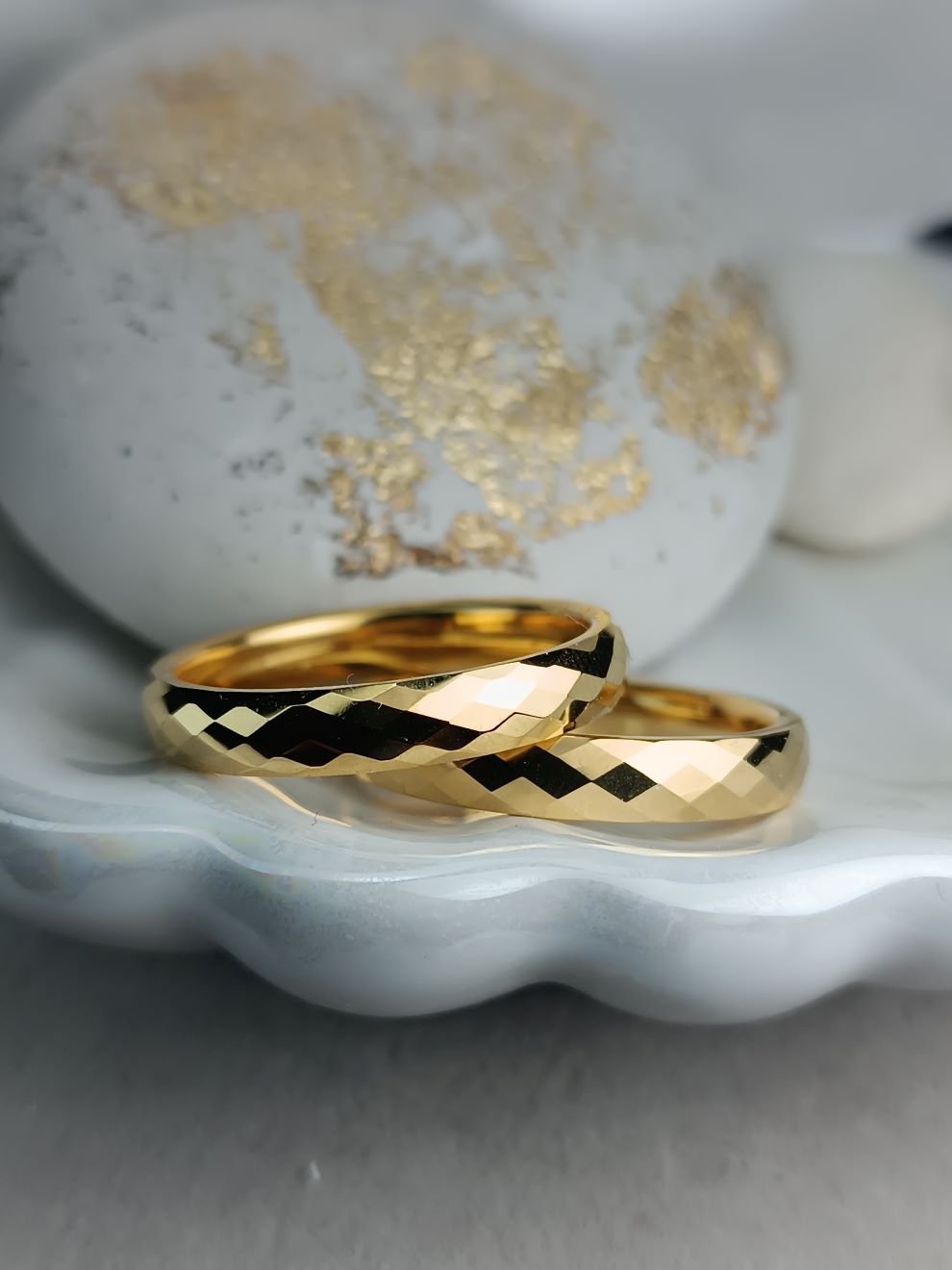 Χρυσές Βέρες Diamond Cut από Ατσάλι – Εντυπωσιακή Λάμψη & Πολυτελές Design για Ζευγάρια(ΚΩΔ:8075) Χρυσές Βέρες Diamond Cut από Ατσάλι – Εντυπωσιακή Λάμψη & Πολυτελές Design για Ζευγάρια(ΚΩΔ:8075)