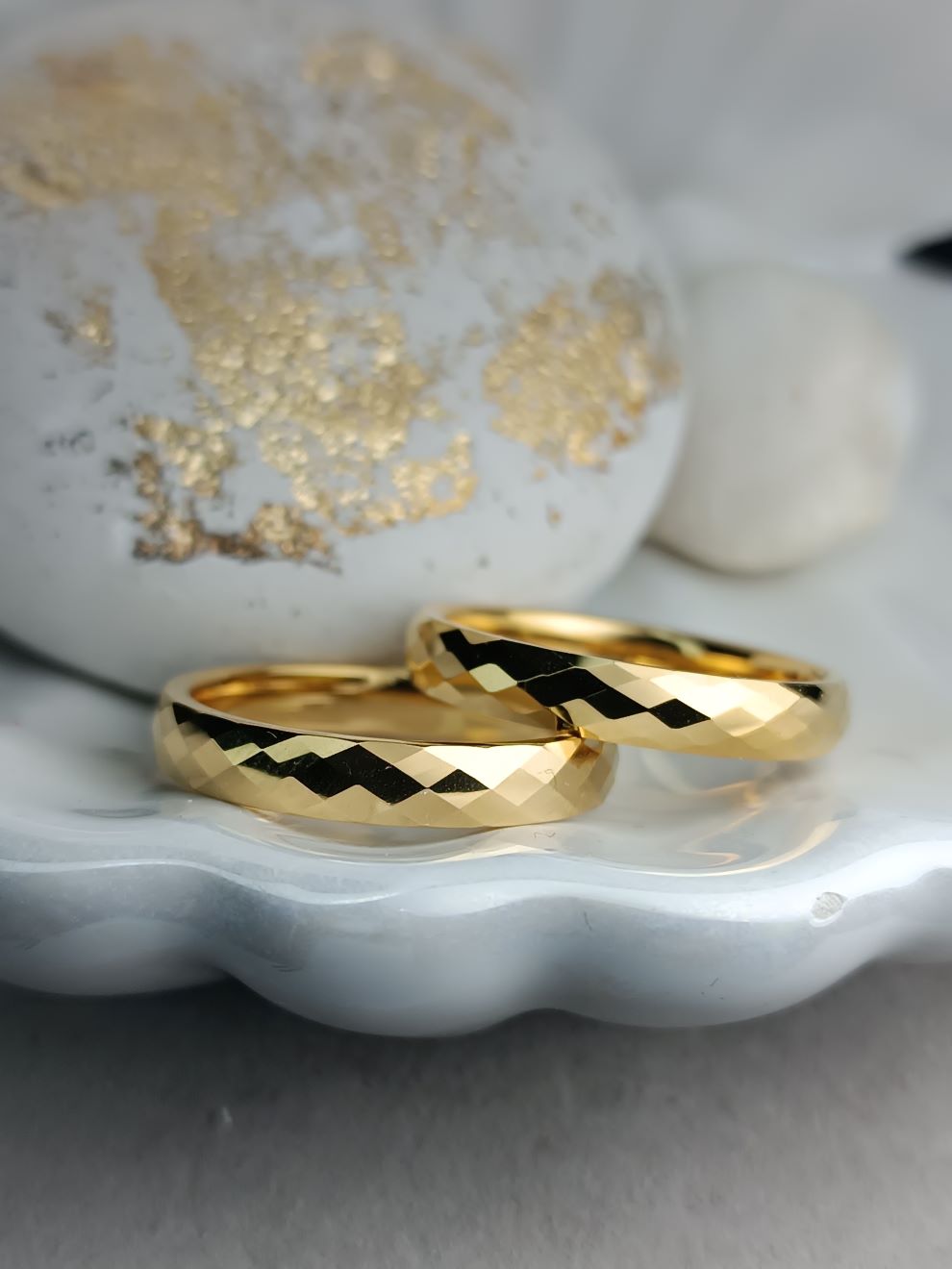 Χρυσές Βέρες Diamond Cut από Ατσάλι – Εντυπωσιακή Λάμψη & Πολυτελές Design για Ζευγάρια(ΚΩΔ:8075) Χρυσές Βέρες Diamond Cut από Ατσάλι – Εντυπωσιακή Λάμψη & Πολυτελές Design για Ζευγάρια(ΚΩΔ:8075)