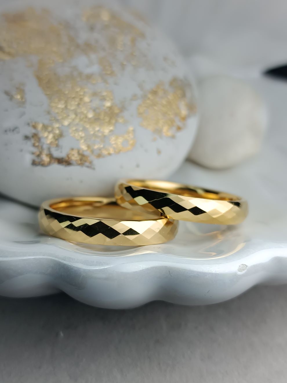 Χρυσές Βέρες Diamond Cut από Ατσάλι – Εντυπωσιακή Λάμψη & Πολυτελές Design για Ζευγάρια(ΚΩΔ:8075) Χρυσές Βέρες Diamond Cut από Ατσάλι – Εντυπωσιακή Λάμψη & Πολυτελές Design για Ζευγάρια(ΚΩΔ:8075)